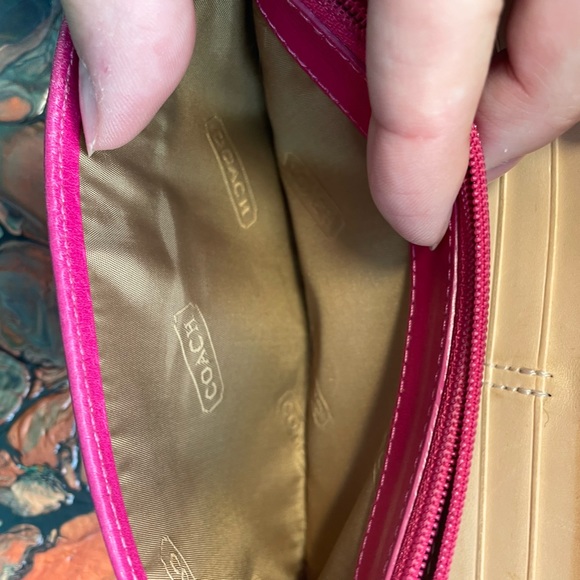 💖COACH💖 Barbie vibe wristlet wallet! - Picture 5 of 9